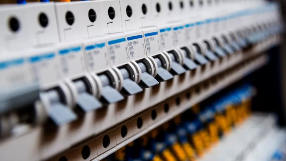 Protecciones eléctricas: por qué son fundamentales para cuidar equipos e instalaciones